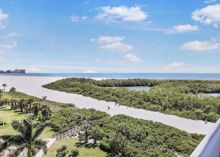 Inviting Condo On Beach With Pool And Tennis Courts