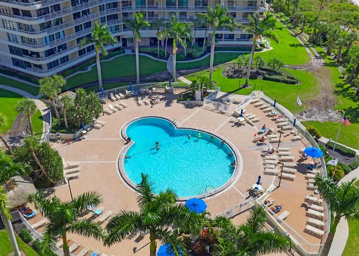 Alluring Beachfront Condo With Pool And Ocean Views