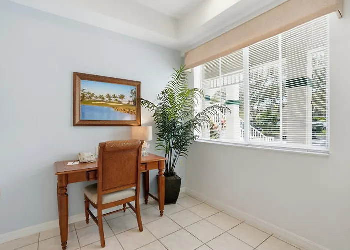 Greenlinks Golf Villas At Lely Resort