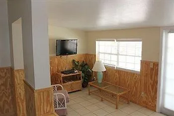 Castaways Beach And Bay Cottages